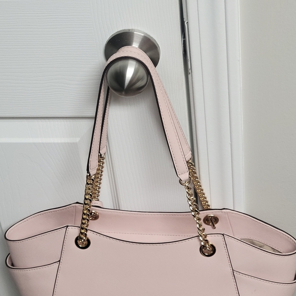 Michael Kors Jet Set Saffiano Leather Chain Shoulder  Bag. - Picture 3 of 13